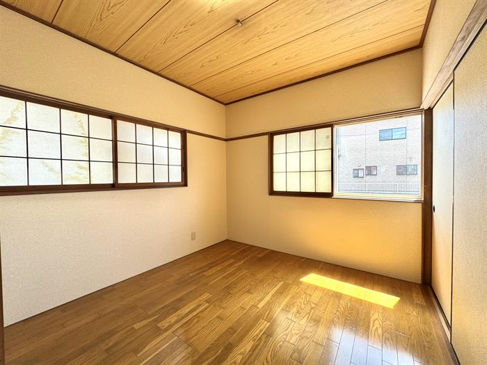 北側洋室も十分明るいです