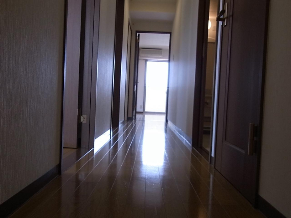 素敵な洋室に続く廊下です！！