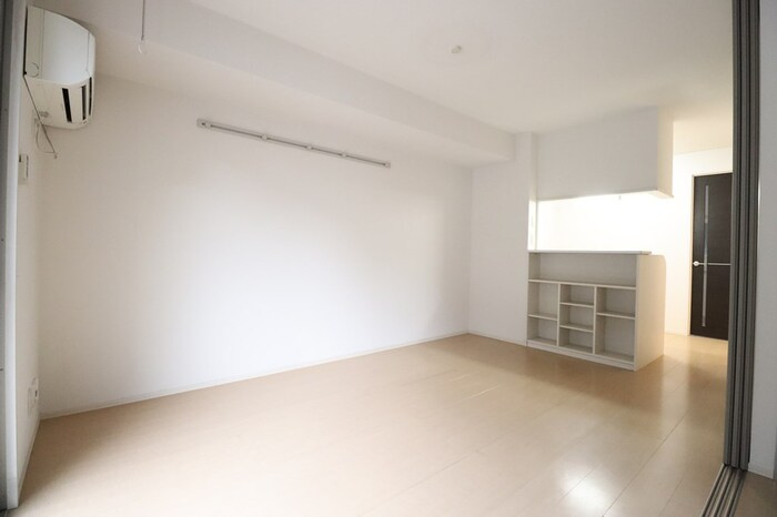 チェルシーガーデン三の丸【共有部分】リビング全景（別角度）