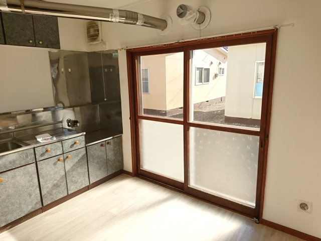 ＳＮ貸家一棟２戸（西１７－５）【居間・リビング】