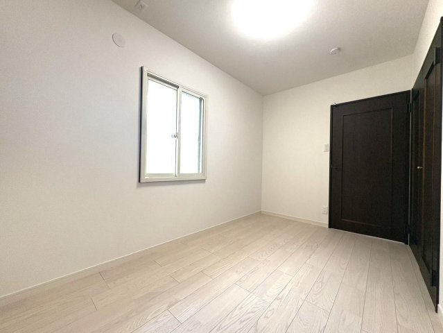 北九州市小倉南区志井鷹羽台の中古一戸建【洋室】各居室に収納があるのでどの部屋も使いやすくなっています！