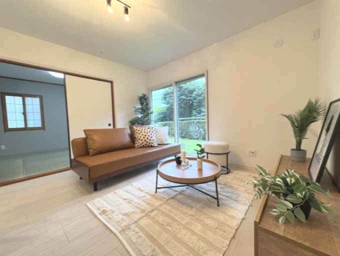 北九州市小倉南区志井鷹羽台の中古一戸建【居間・リビング】オシャレ家具付きです♪