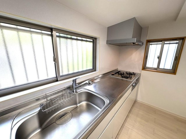 北九州市小倉南区志井鷹羽台の中古一戸建【キッチン】水栓交換しています！浄水器付きで安心