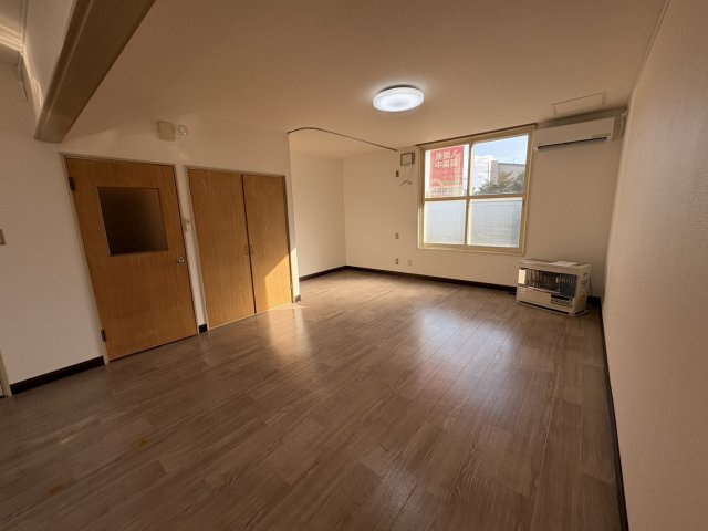 ハイツｅｓ【居間・リビング】