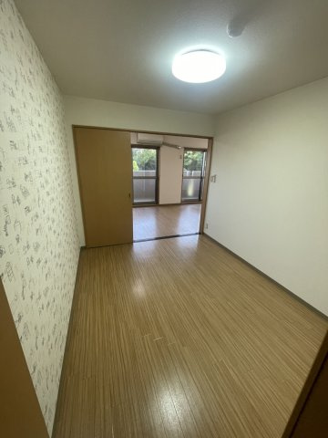 ハートフルタウン弐番館【洋室】