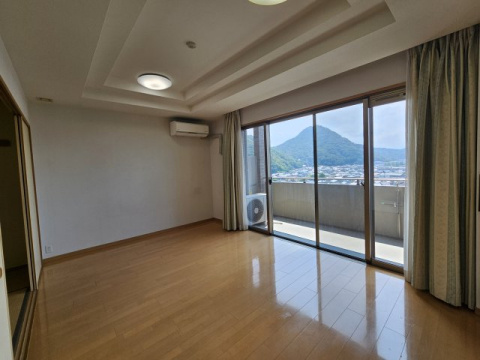 サーパス青葉町【居間・リビング】