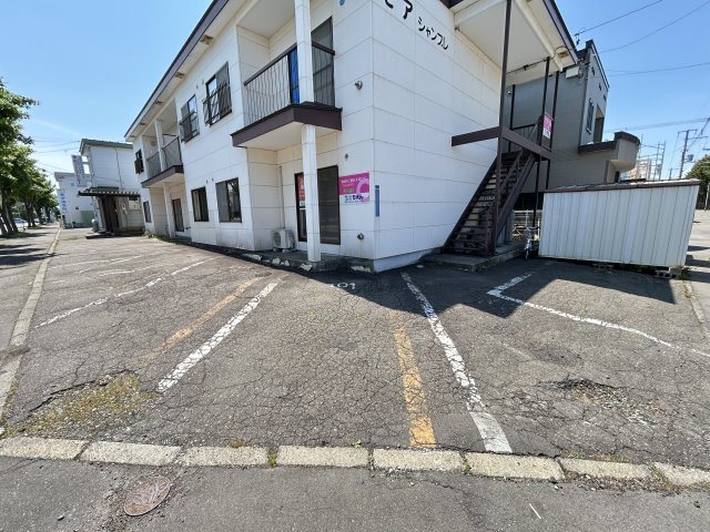 モアシャンブレ【駐車場】