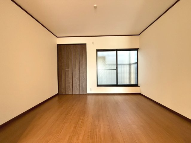 右京区太秦和泉式部町【居間・リビング】