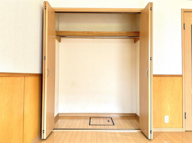 ハンガーパイプ付きなので突っ張り棒の購入不要