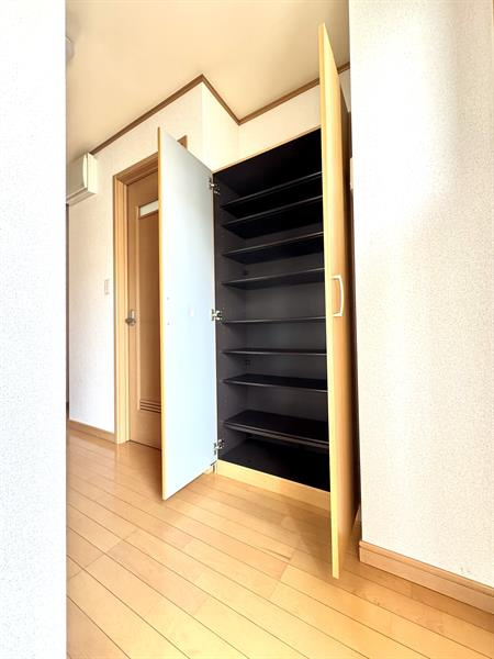 玄関にある大容量のシューズBOX