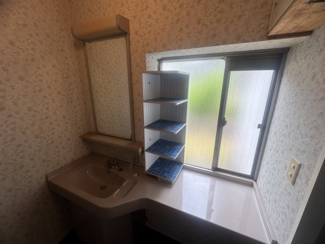 伊那市美原中古住宅【独立洗面台】