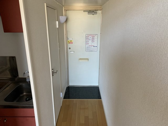 レオパレスベルヴィ北丘【玄関】