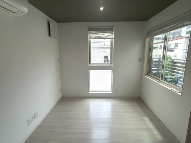 右京区西院清水町【居間・リビング】