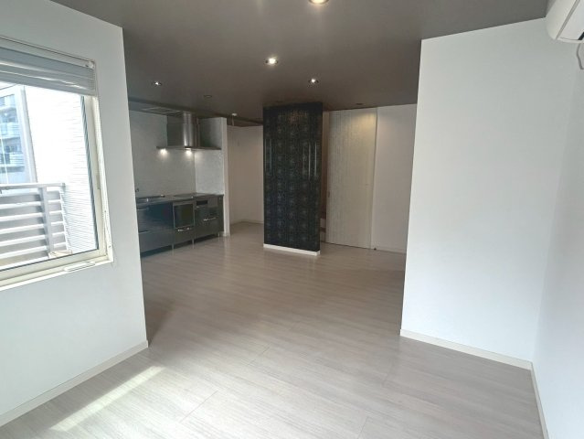 右京区西院清水町【居間・リビング】