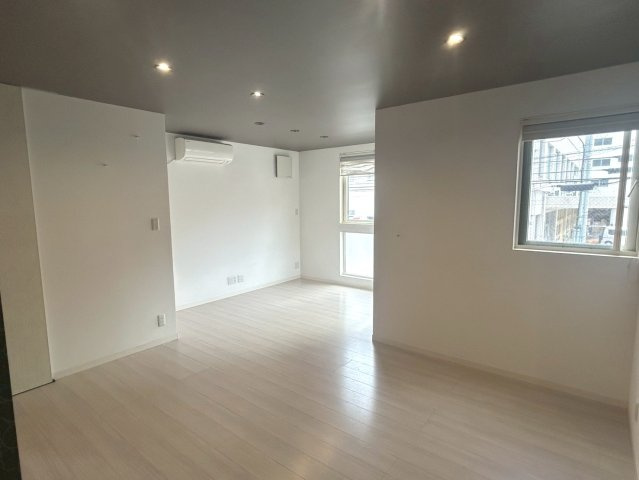 右京区西院清水町【居間・リビング】