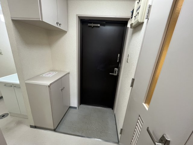 帯広１６丁目ビル【玄関】