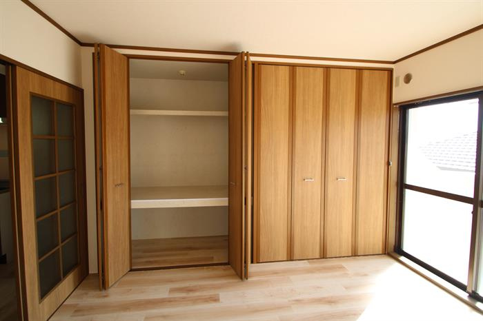 大きめな収納でお部屋の中もスッキリできます！