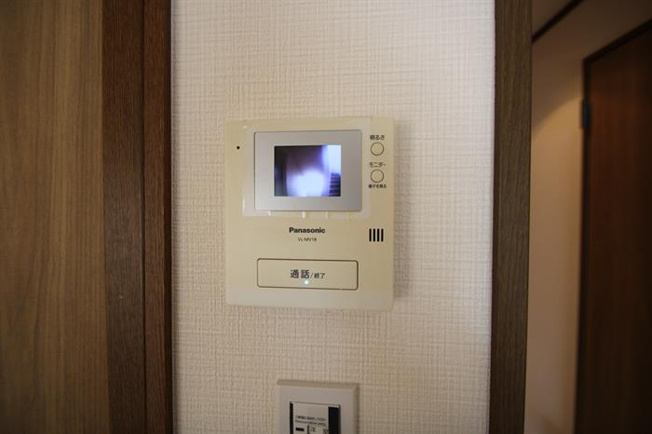 TVインターホン付きなので、訪問者を確認できます