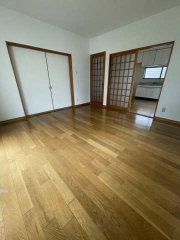 市之倉町13丁目83-474【居間・リビング】