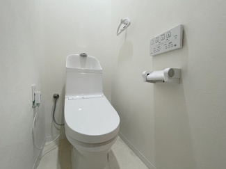 「トイレ」温水洗浄便座付き・節水トイレ・新品に交換しております。