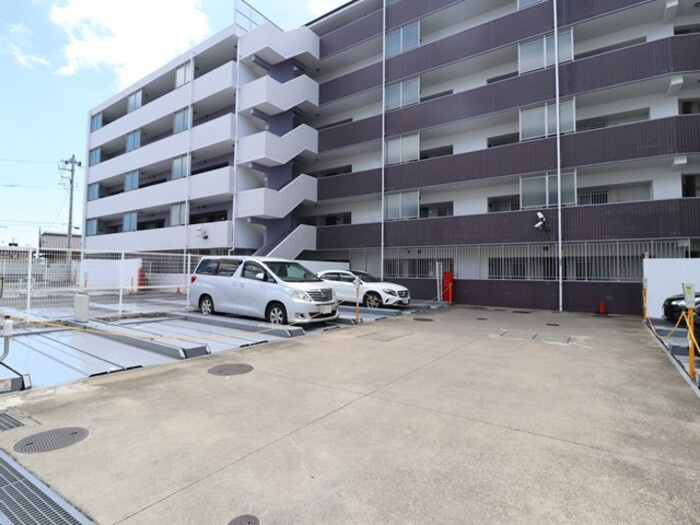 プレミスト見川【駐車場】駐車場