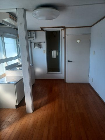 春日町３店舗付き住宅【居間・リビング】