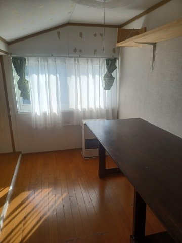 春日町３店舗付き住宅【洋室】