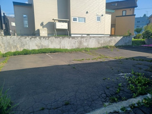 春日町３店舗付き住宅【駐車場】