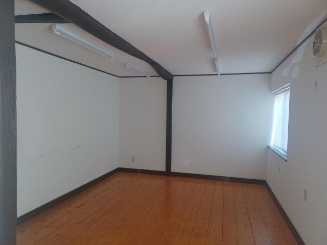 春日町３店舗付き住宅