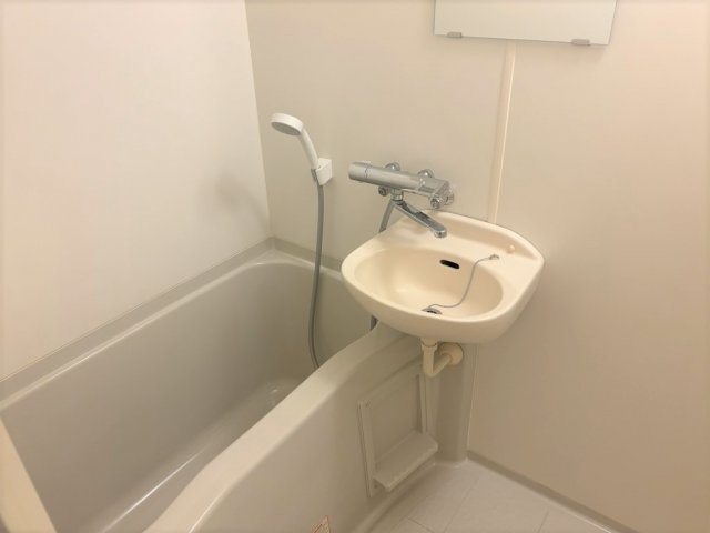 レオパレス大門【浴室】