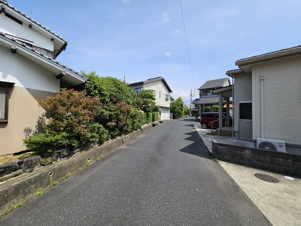 鳥取市卯垣３丁目中古戸建て【前面道路含む現地写真】