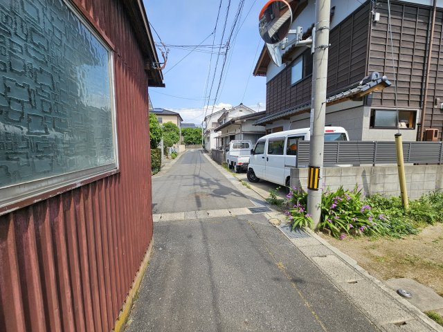 鳥取市卯垣３丁目中古戸建て【前面道路含む現地写真】
