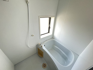 グレース手鎌【浴室】窓が付いており、換気をしながら掃除ができます！
