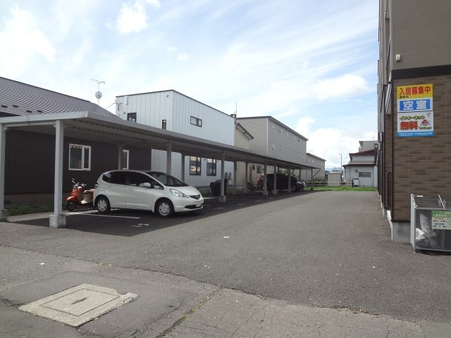 ヴィラ参番館【駐車場】