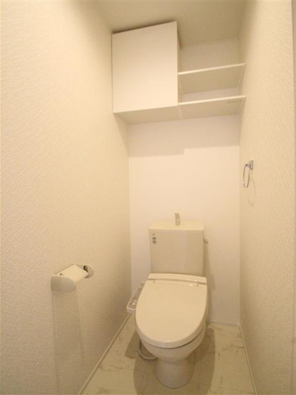 ちょっとした収納棚が便利ですよね!!