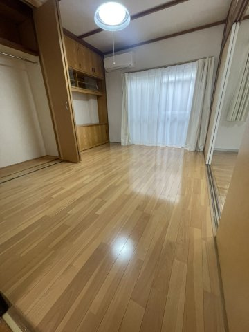 ハイツ本町【洋室】