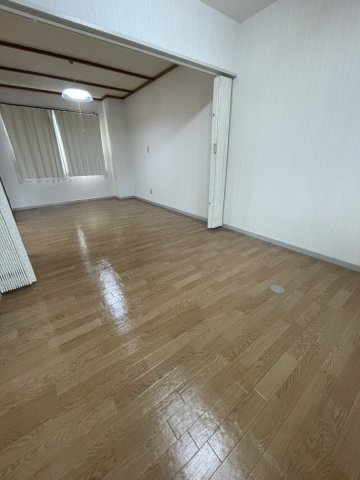 ハイツ本町【居間・リビング】