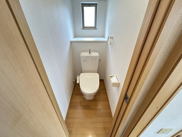 ｆｏｌｉａｒ【トイレ】※同物件の他のお部屋(設備等、実際と異なる場合あり)