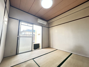 アイコーポ【和室】4.5帖の和室です。外から太陽の光が入り、心地良いです。