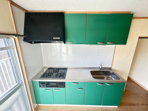 アイコーポ【キッチン】上下に収納スペースがあり、整理整頓できスッキリします！