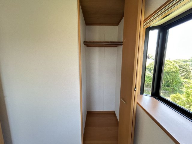 プリミエール吉野【収納】洋服などを掛けることができます