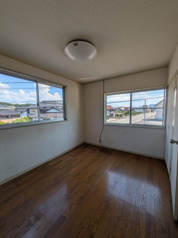 鳥取市岩倉戸建て【洋室】