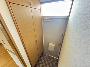 三池コーポ【玄関】玄関収納があり、玄関がスッキリします。