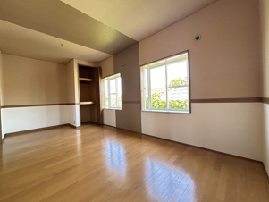 三池コーポ【洋室】大きな窓が2ヶ所あり、太陽の光が差し込む、温かいお部屋です！