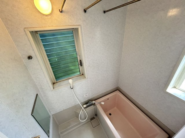 三池コーポ【浴室】シングルレバーのサーモ水栓で、温度調整も楽々です