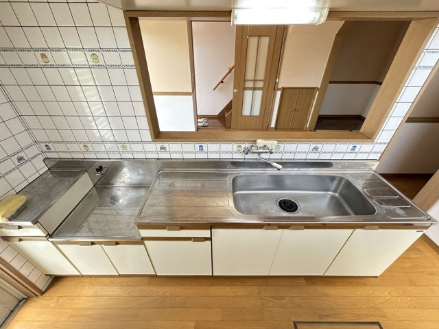 三池コーポ【キッチン】お子様の様子を常に確認しながらお料理できますね