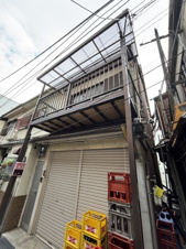 南山貸家【玄関】2階部分が賃貸部分です。