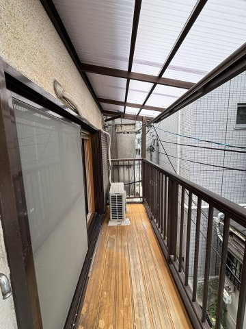 南山貸家【バルコニー】ベランダの屋根も新調しております。