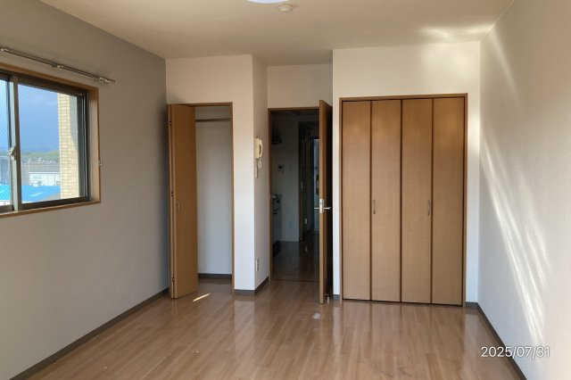 エメロード中央　Ⅱ【洋室】