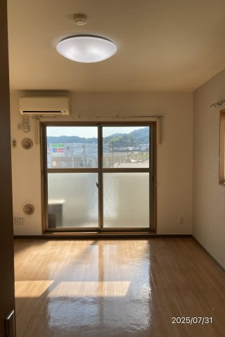 エメロード中央　Ⅱ【洋室】